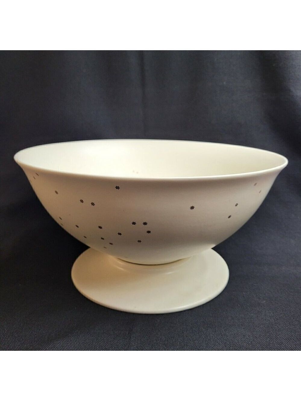 Snow Leaf Pedestal Bowl – 2005 Thomas O’Brien